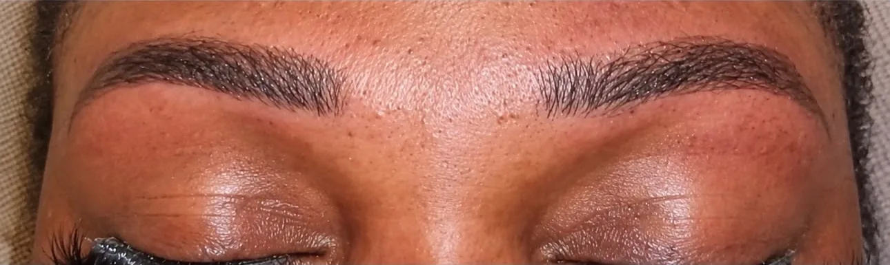Microblading à Chessy, après le soin : sourcils redessinés poil à poil