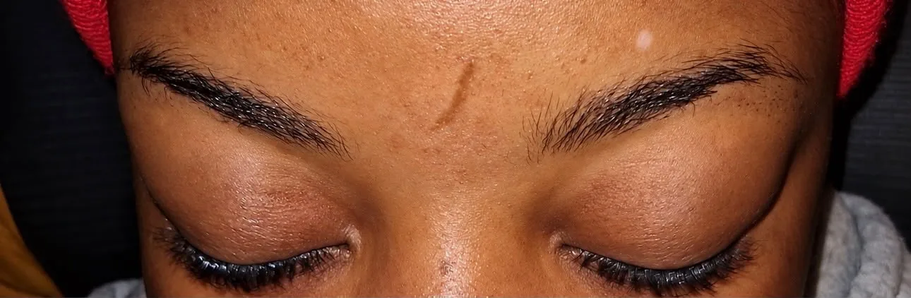 Ombré Brows à Chessy, avant le soin : sourcils fins au départ