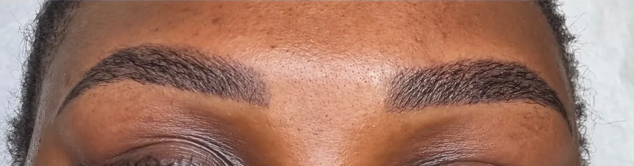 Microblading à Chessy, après le soin : sourcils redessinés